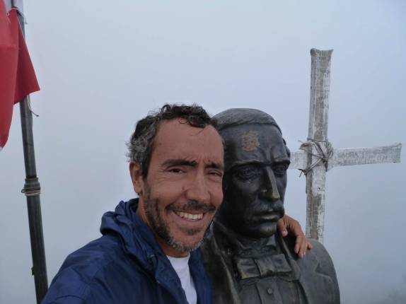 A 3.080 metros de altitude, em meio à neblina, junto com o Duarte, no alto da montanha mais alta do Caribe, na República Dominicana